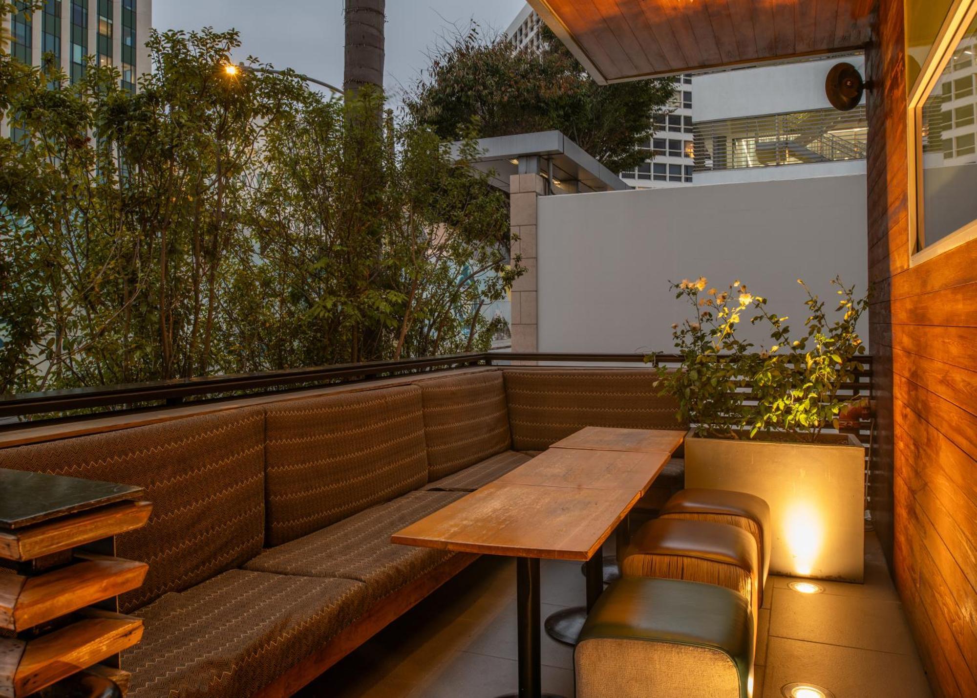 Sirtaj - Beverly Hills Los Angeles Exterior photo
