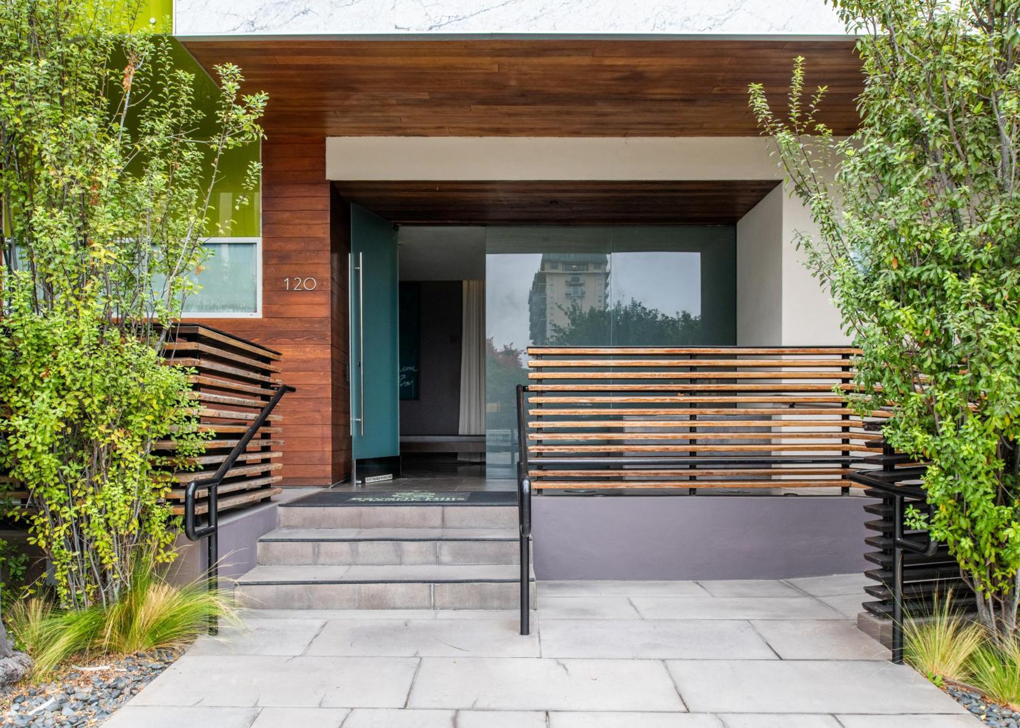 Sirtaj - Beverly Hills Los Angeles Exterior photo